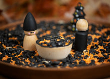 Load image into Gallery viewer, Hallowen Friends - set of 2
